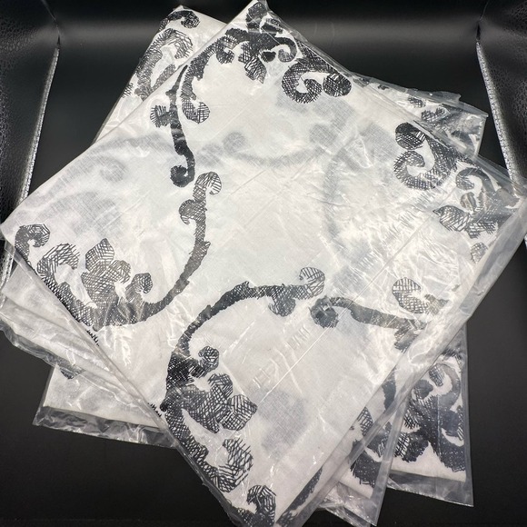 Kim Seybert Cotton Napkins Set of 4 East West Embroidered Black White New - Picture 7 of 9